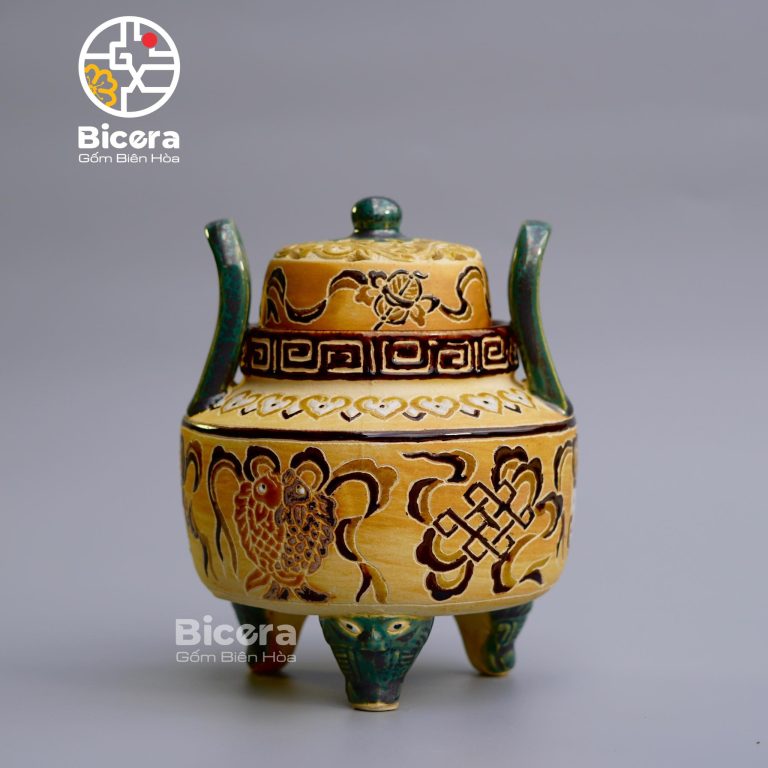 Xông trầm lục bảo