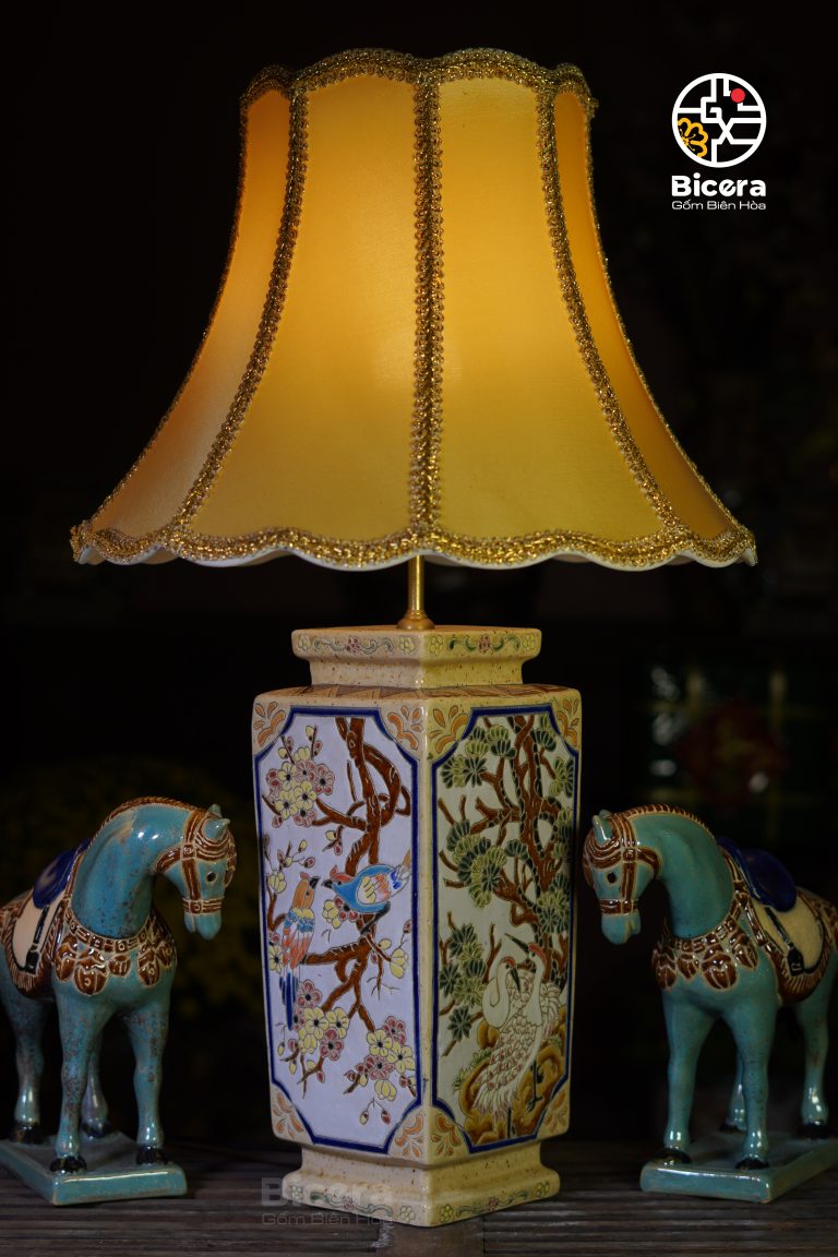 Đèn tứ quý vuông